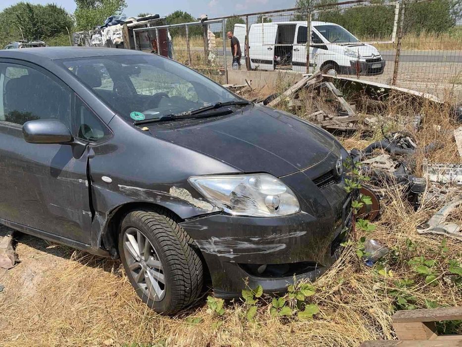 Toyota Auris 2.2D-CAT D4D/1.4D4D/1.4i на части