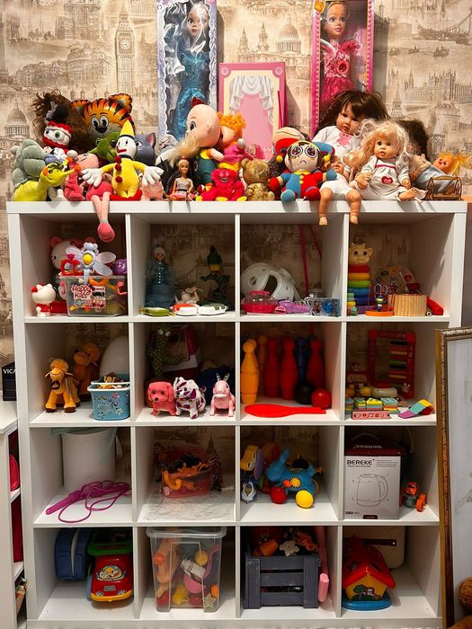 Шкаф игрушками кровать