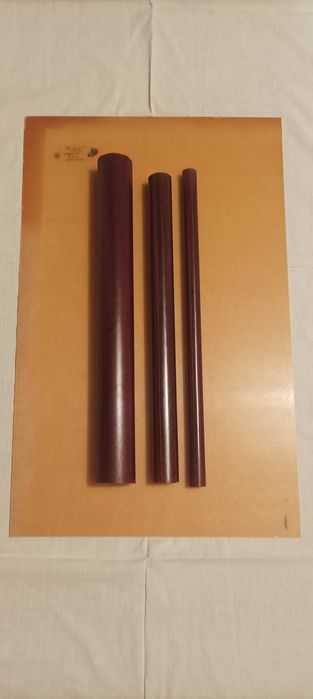 Стеклотекстолит и  текстолит.