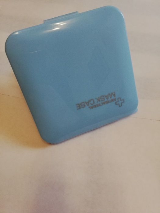 Cutie portabila pentru depozitare masca protectie.
