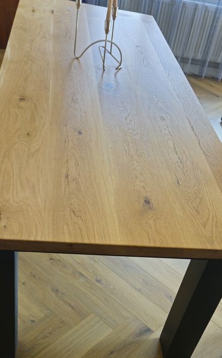 Трапезна маса с плот от естествен дъб