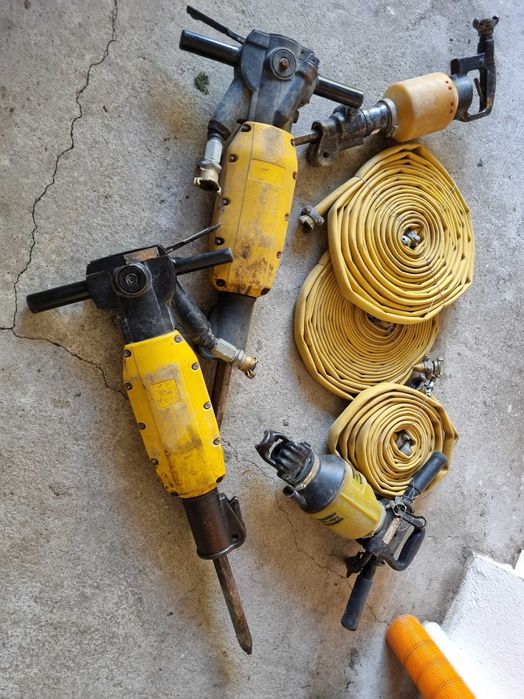 Compresor Atlas Copco XAS 87 si instalatie de sablare cu nisip