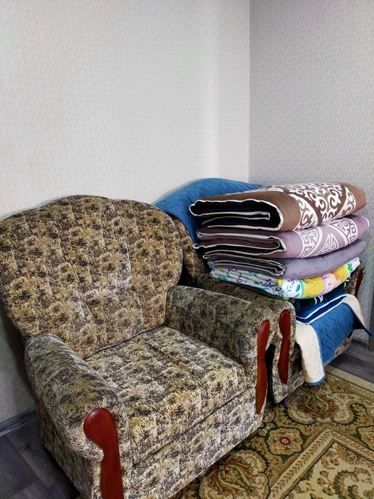 Продам диван с креслами