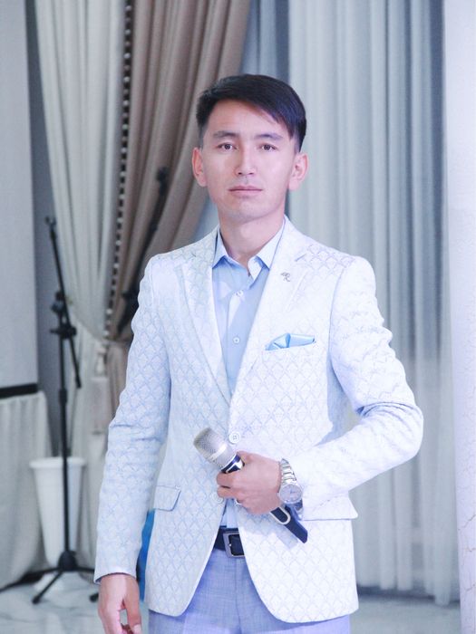 Тамада, шоумен, асаба, әнші, беташар