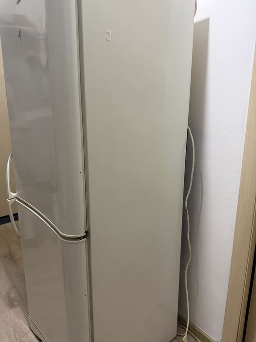Холодильник Indesit