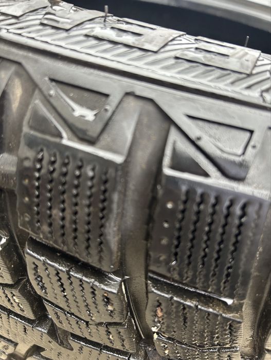 Чисто нови зимни гуми 265/50R19