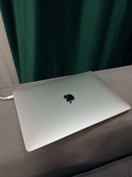 Продам Macbook Air M1