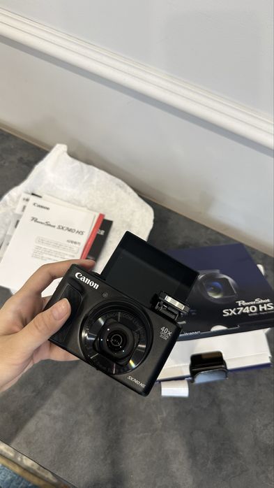 Продам камеру Canon SX 740 hs