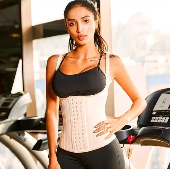 Женский корсет после липосакций