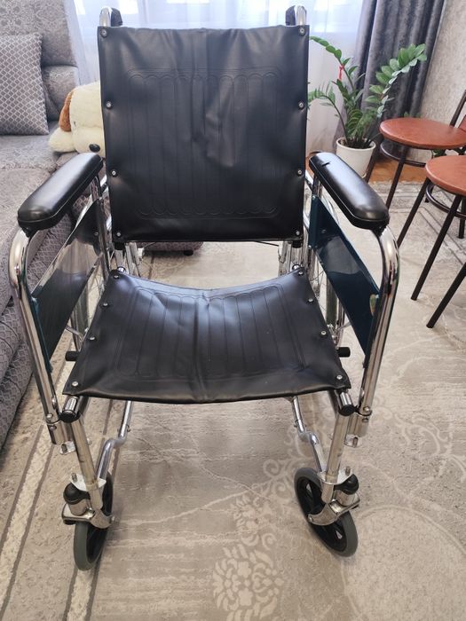 Продам кресло - коляску.