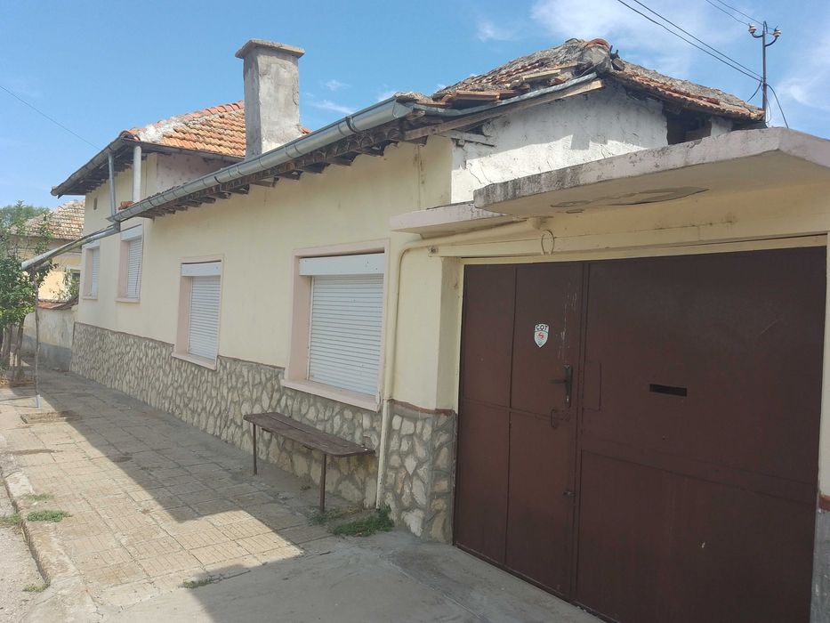 Продава се Къща в с. Садовец, Област Плевен - 505 кв.м за 46 €/кв.м - Снимка #1