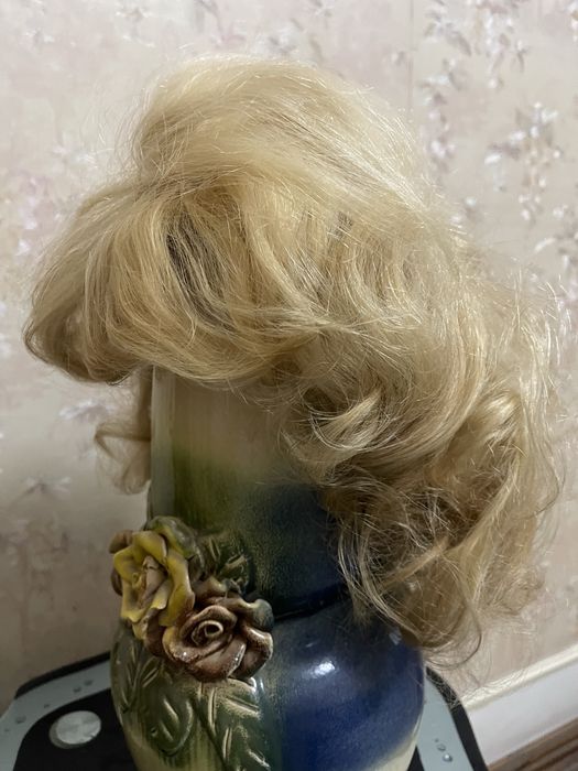 Продаю НОВЫЙ из натуральных волос РОСКОШНЫЙ  парик