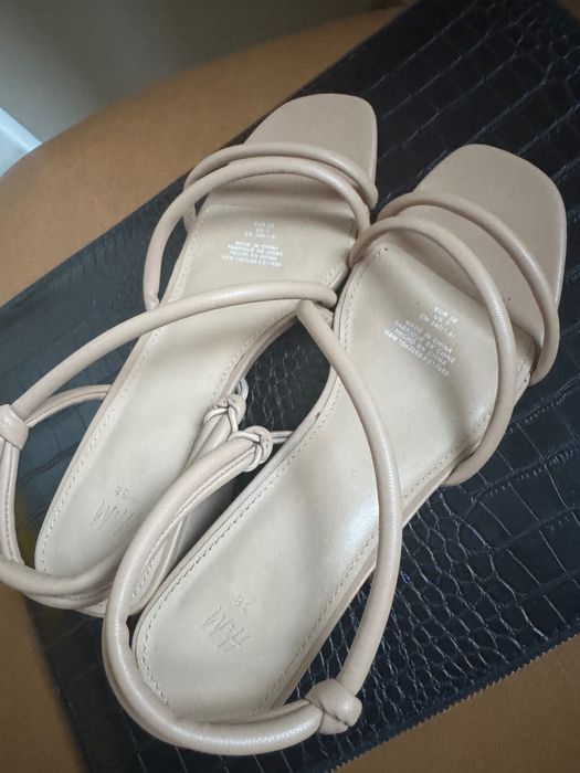 Стилни сандали H&M, размер 38 идва на 37!