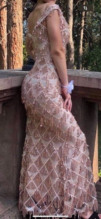 Официална красива рокля с пайети