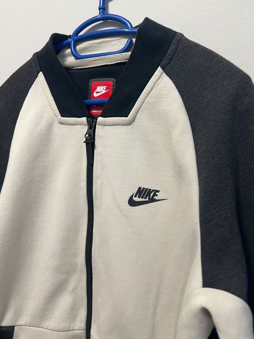 Nike Sportswear Tech Fleece Varsity Jacket in Light Bone/Black