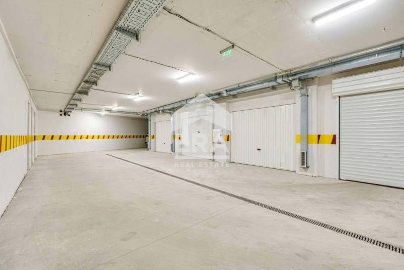 Прекрасен четиристаен апартамент с невероятни гледки към града и плани