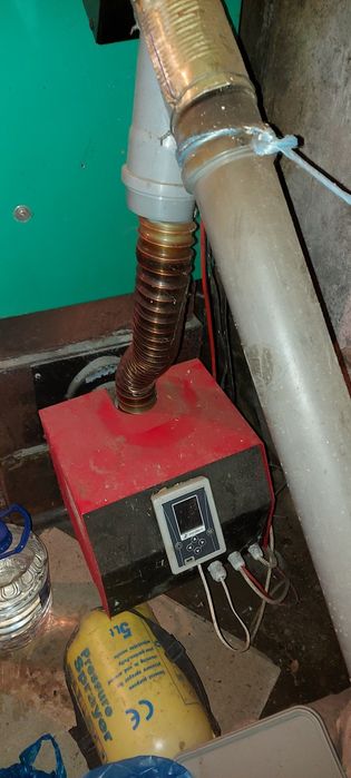 Котел с горелка на пелети.