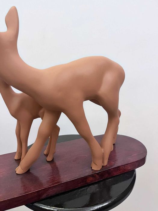 Bibelou statueta veche metalica pe soclu de lemn bibelouri