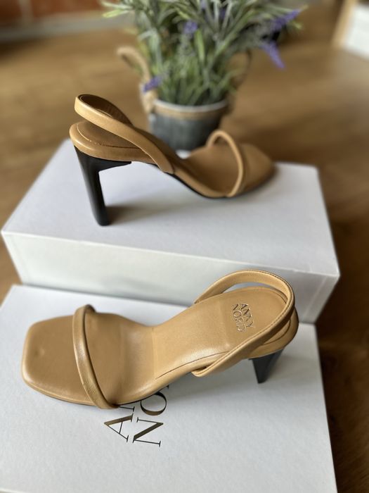ANNY Nord / the naked sandal 37
