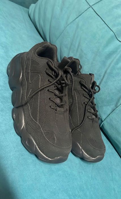 Adidași Asos negri,matimea  42, preț 85 lei