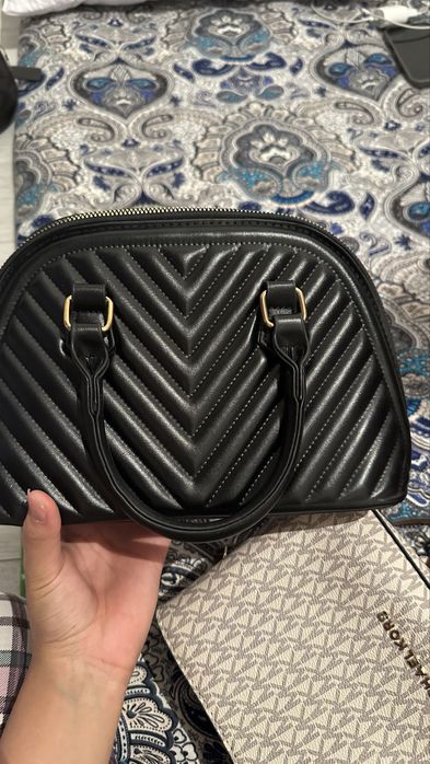 Черная сумка удобнвя красивая