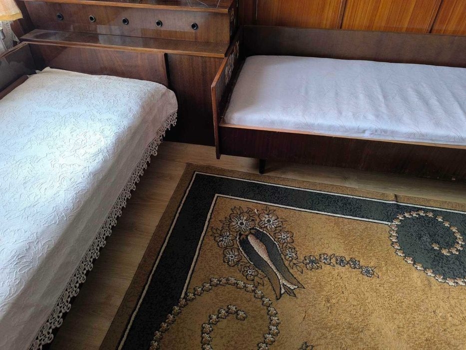 Ъглови легла 2 бр. , с ракла и два нови матрака  70/190