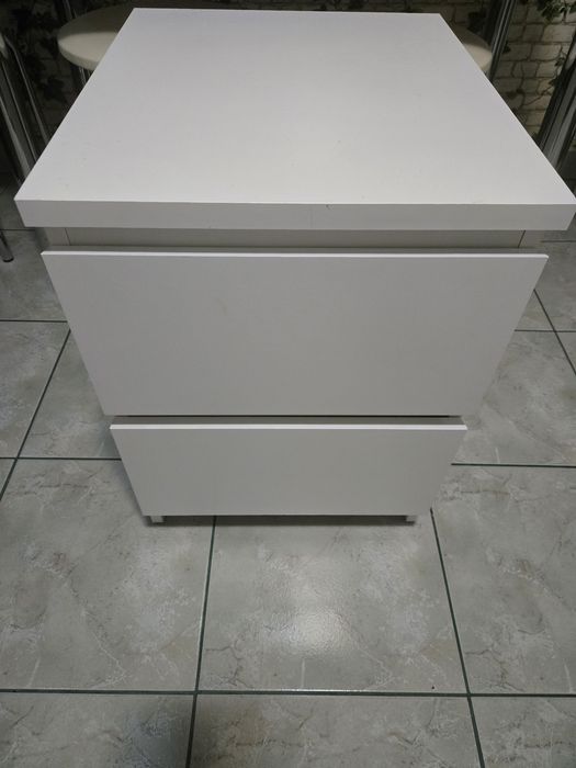 Vând noptiera Ikea
