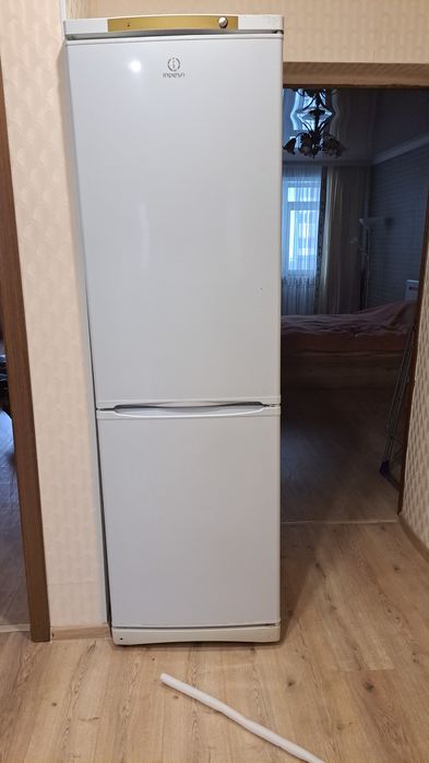 Холодильник Indesit