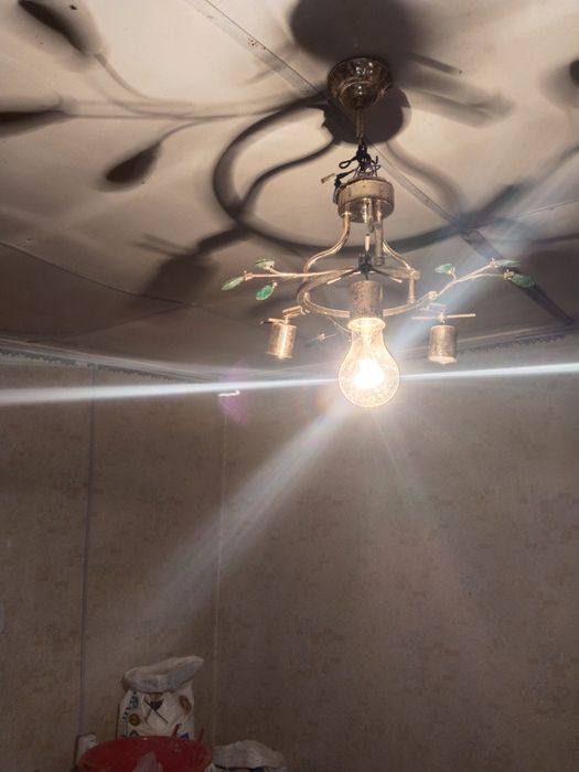 Продам 2-х комнатную на первом этаже 2/1/2. Янгихаетском районе ДЕРЕВО