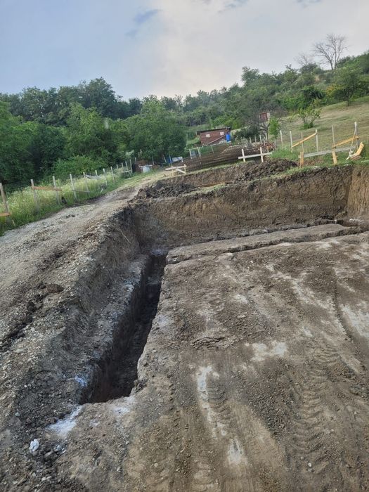 Inchiriez buldoexcavator sapaturi, lucrari diverse