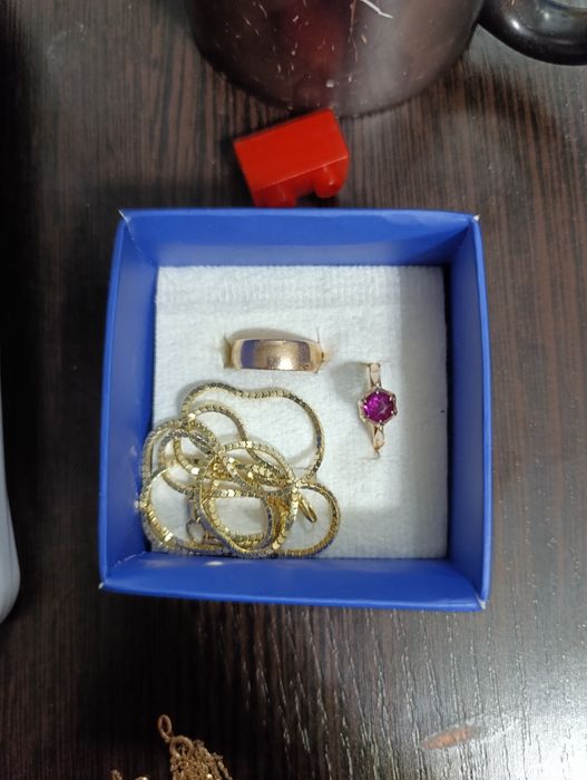 Золотое кольцо с камнем