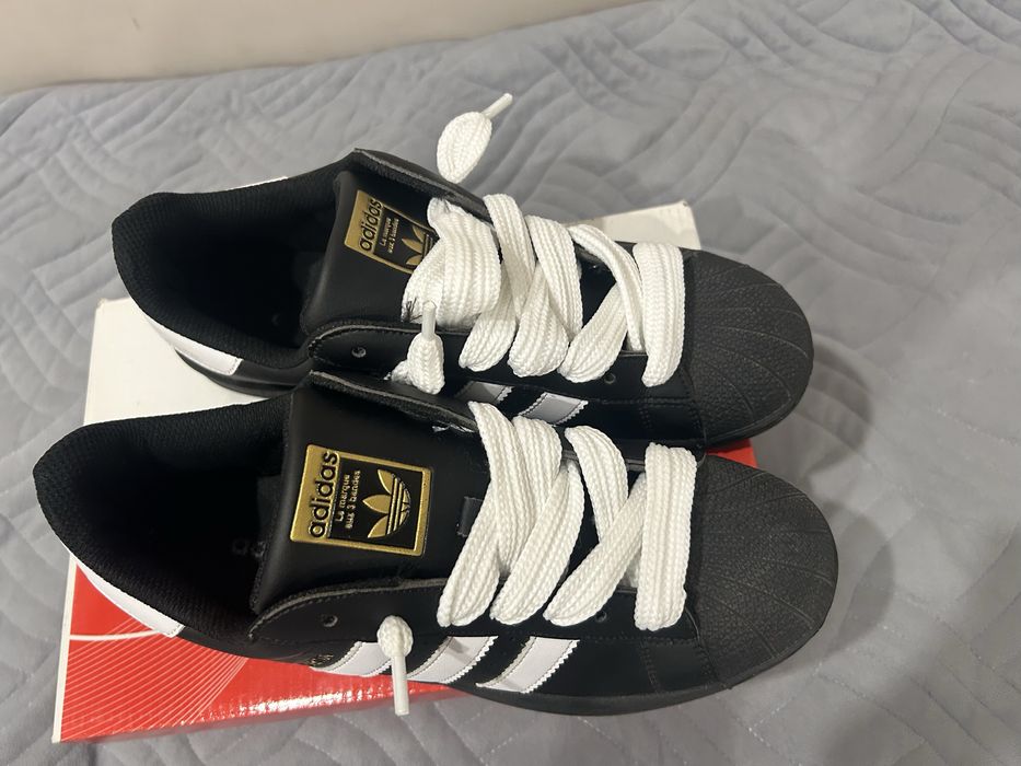 Adidas superstar black