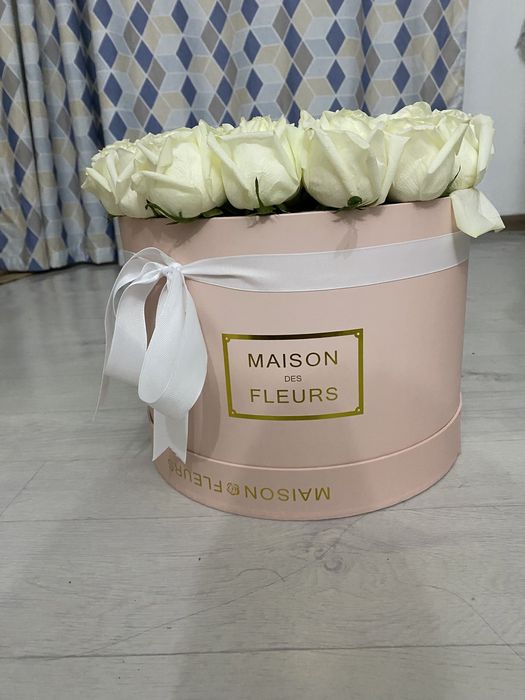 Красивые белые розы 35 шт