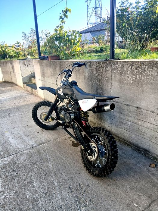 Vând cross loncin 125