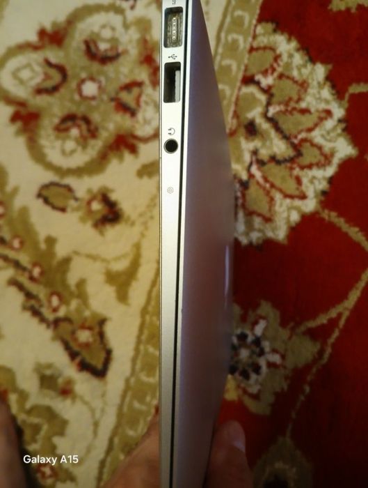 Vand macbook air de piese