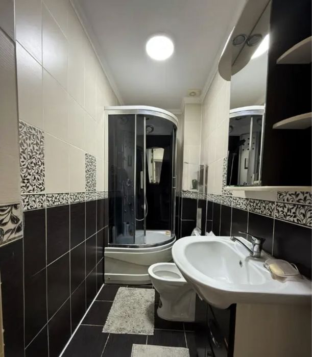 Продам 4х комн квартиру в центре Батыса