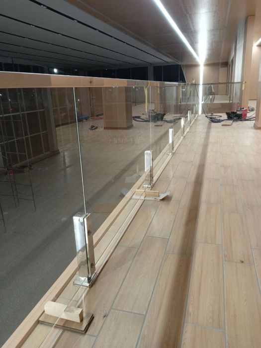 Установка перил из нержавеющие стали. Доставка бесплатная.