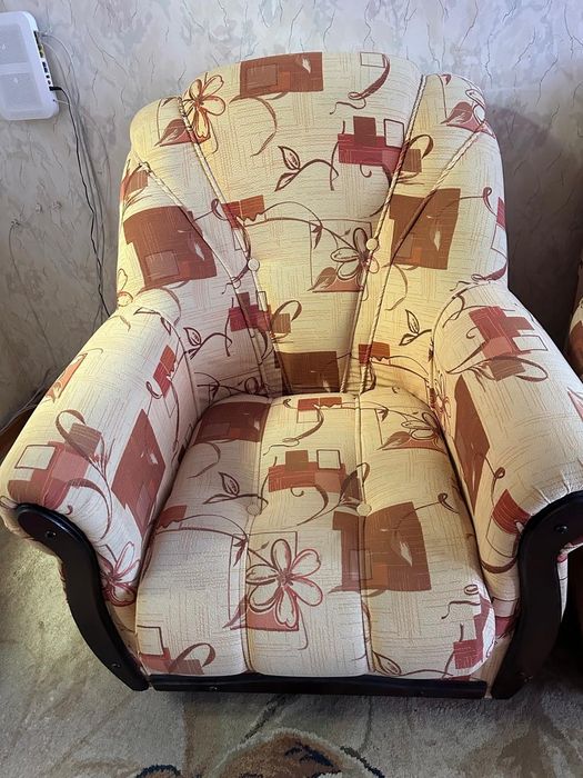 Продам 2 кресла б/у