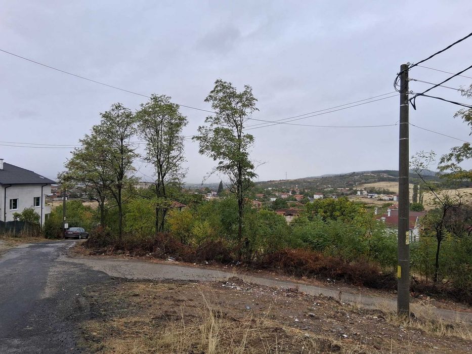 Продавам урегулиран поземлен имот (УПИ]