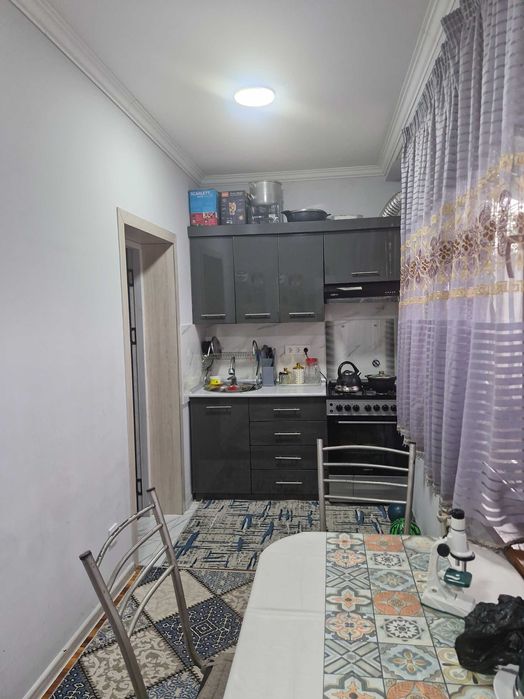 Продаю 2 комнатную  квартиру  в хорошем  районе