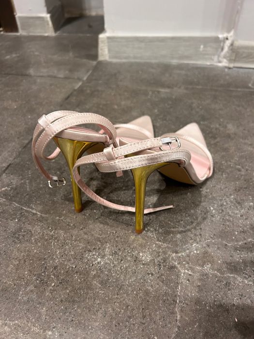 Сандали. на ток.