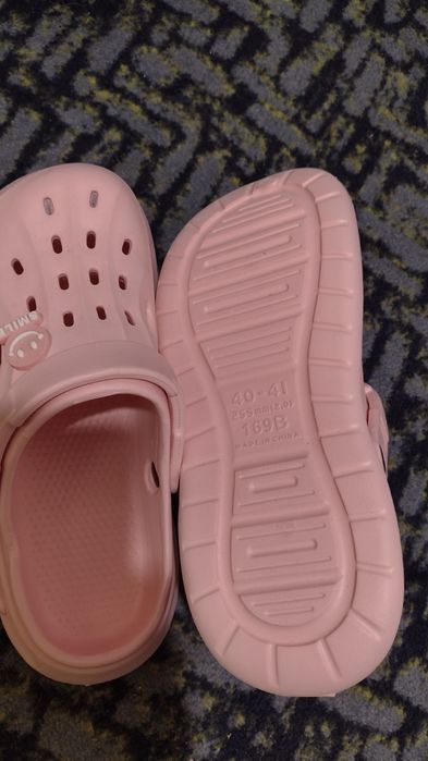 Продавам чехли Croks