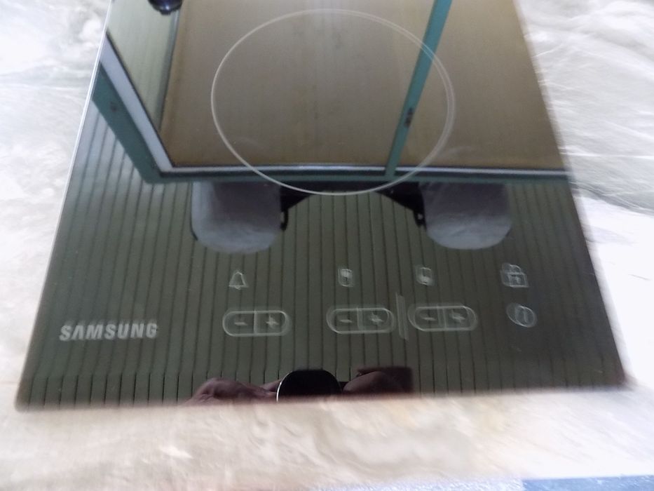 Кухненски остров с  керамични котлони Samsung