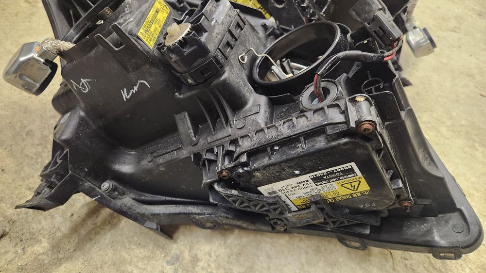 Фарове Тойота Авенсис 2008