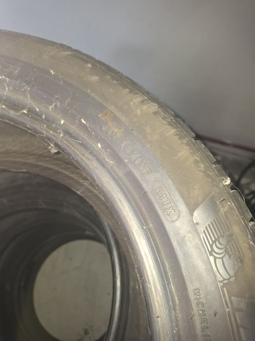 Vând cauciucuri Michelin 225/50/18 de vara