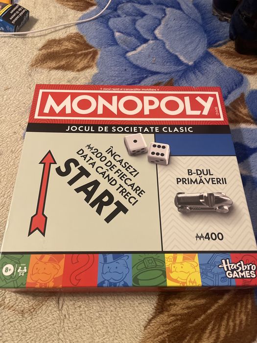 Vand Monopoly cu toate piesele
