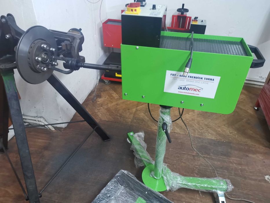 Машина за изправяне на спирачни дискове без демонтаж