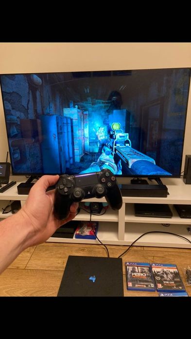 PS4 Pro 1TB с три игри и джойстик