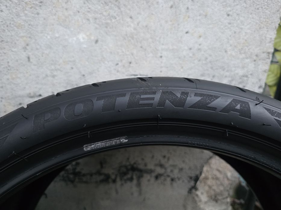 Vând două anvelope de vara Bridgestone Potenza  275 30 20 dot 1121