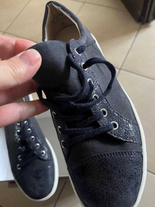 Vand pantofi sneaker Caprice din piele